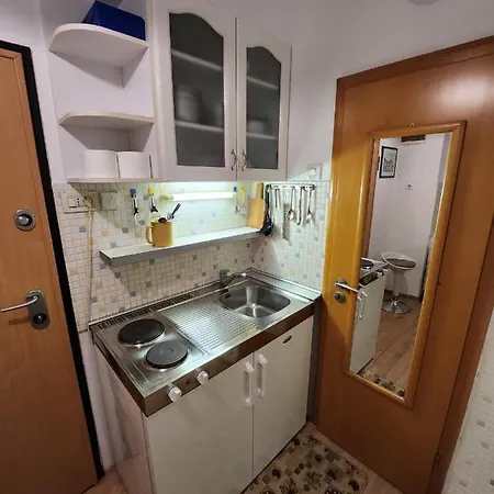 Midtown Apartment *