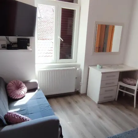 Midtown Apartment *